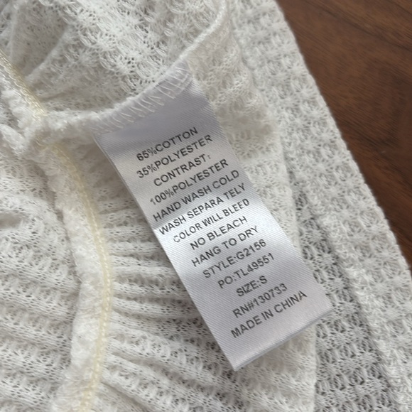 UMGEE OVERSIZED WAFFLE KNIT PEPLUM WITH SHEER FLORAL  SLEEVES - Picture 8 of 9